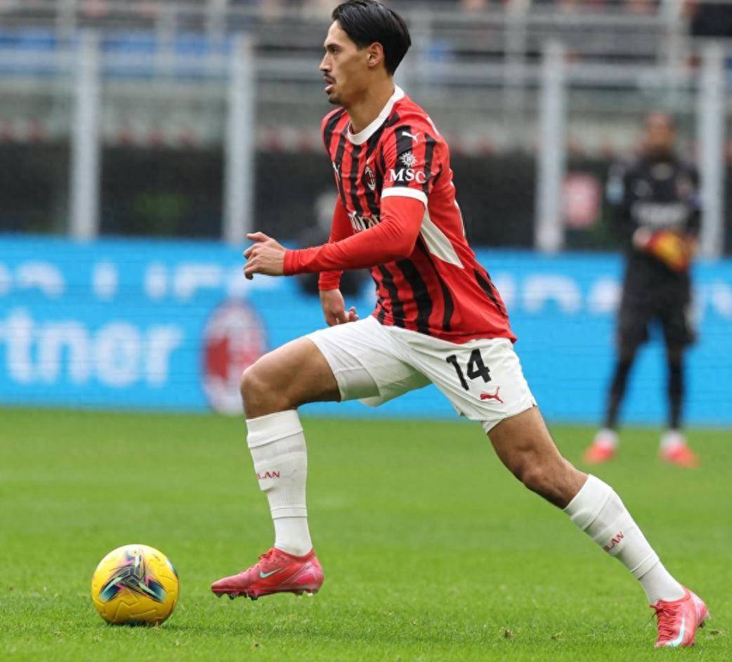 AC米兰球员信心十足,全队备战稳健 AC米兰球员信心十足,全队备战稳健