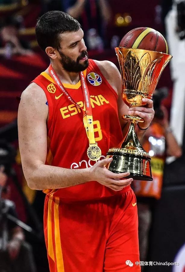 西班牙篮球巨星传授技巧,青年选手受益 西班牙篮球巨星传授技巧,青年选手受益