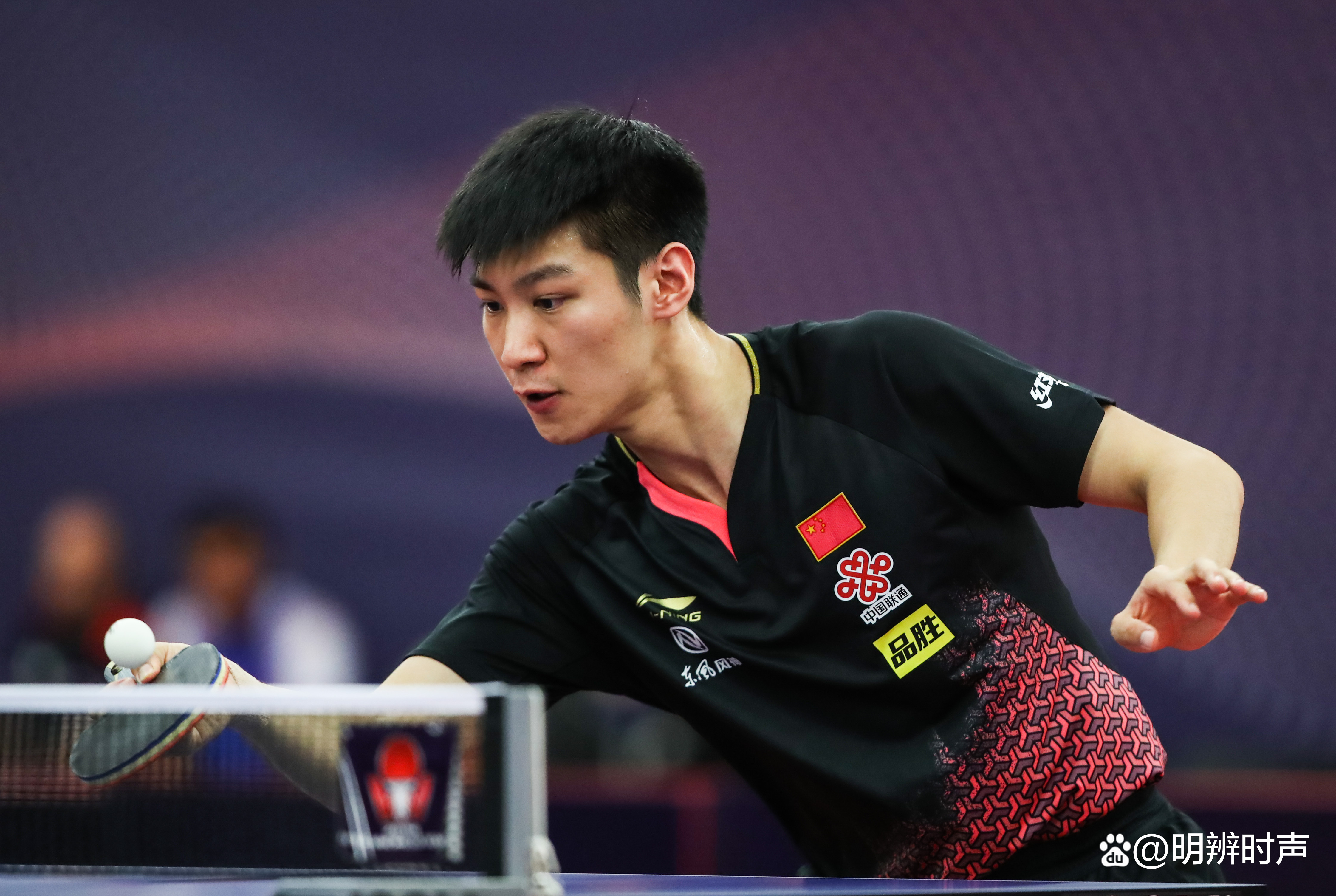 乒乓球比赛激战连连，新加坡选手获得铁人