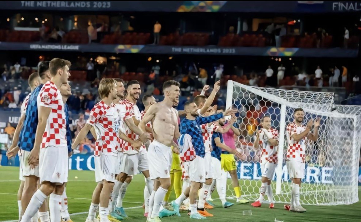 荷兰球队惨遭淘汰,欧国联不再续 荷兰球队惨遭淘汰,欧国联不再续