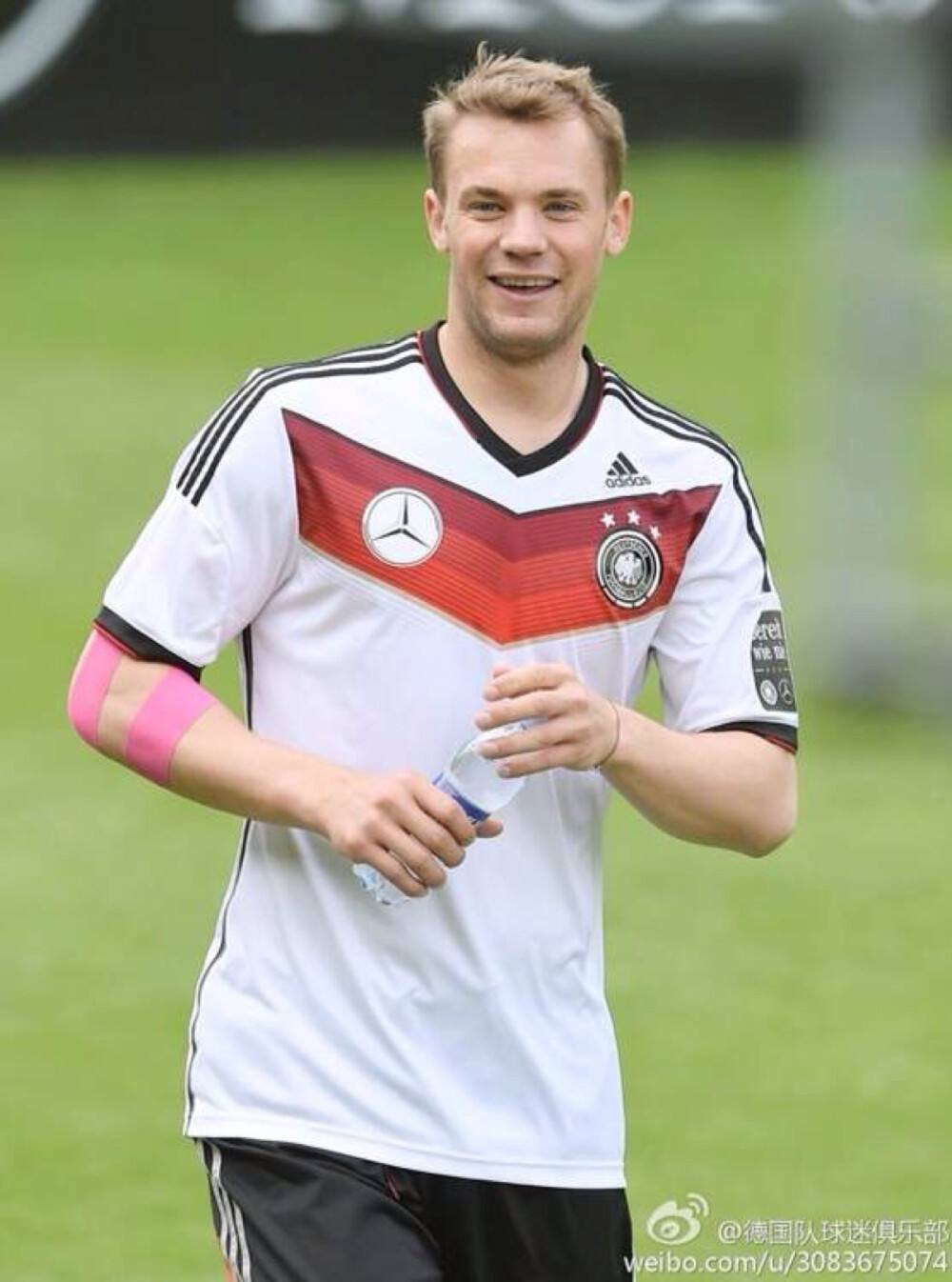 德国足协颁发最佳俱乐部奖项,拜仁摘得桂冠 德国足协颁发最佳俱乐部奖项,拜仁摘得桂冠