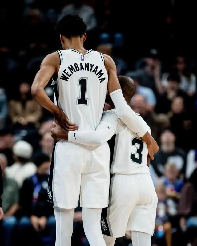 马刺遭遇三连败,波波维奇求变 马刺遭遇三连败,波波维奇求变