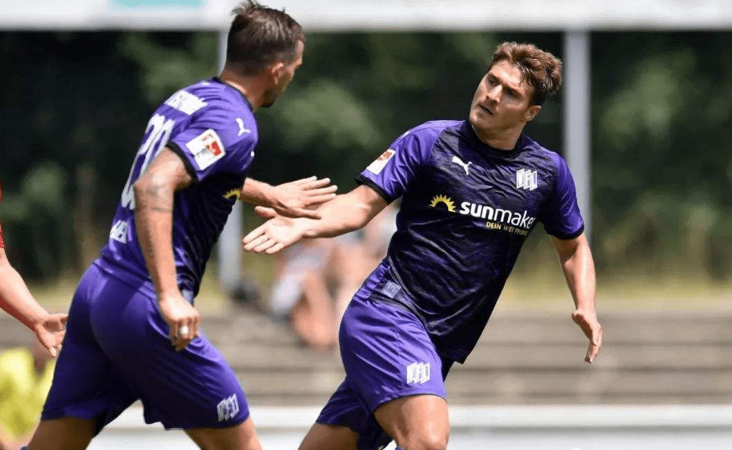 不伦瑞克客场大胜,全队士气高涨 不伦瑞克客场大胜,全队士气高涨