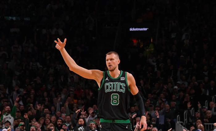 绿军连胜,厄文领军稳坐东部第一 绿军连胜,厄文领军稳坐东部第一