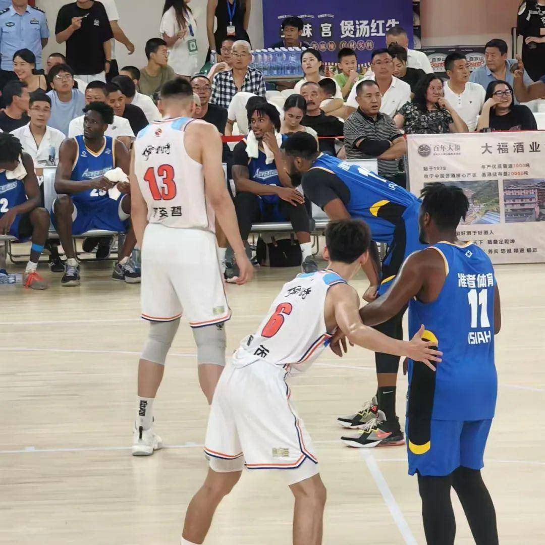 高水平对决呈现绝妙比赛,球员实力抢眼 高水平对决呈现绝妙比赛,球员实力抢眼