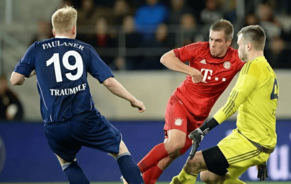 柏林赫塔客场逼平对手,争夺平局 柏林赫塔客场逼平对手,争夺平局