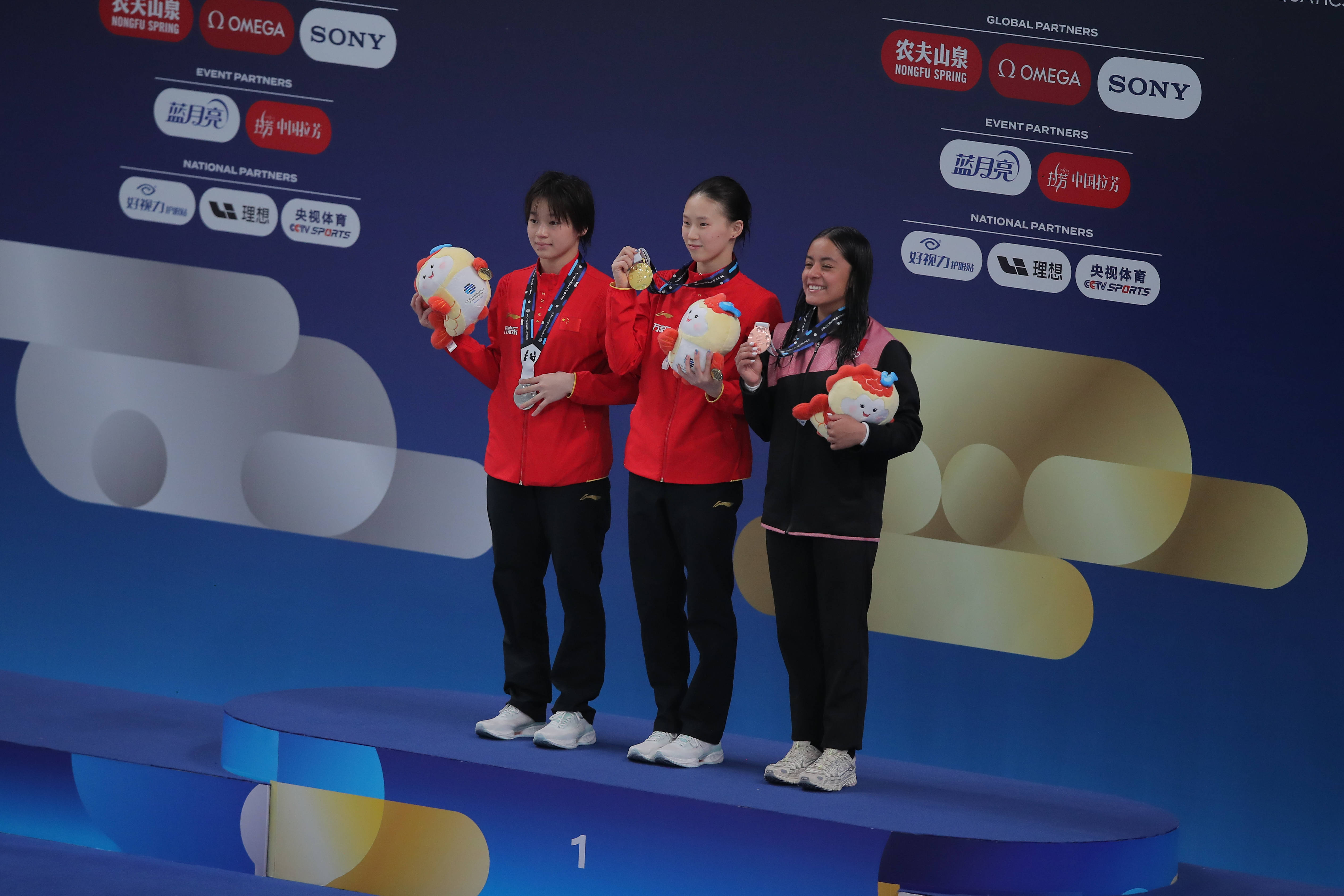 灵动身姿:中国跳水女将勇夺亚军 灵动身姿:中国跳水女将勇夺亚军