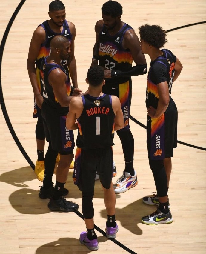 NBA季后赛战况激烈,球队实力对比尽显 NBA季后赛战况激烈,球队实力对比尽显