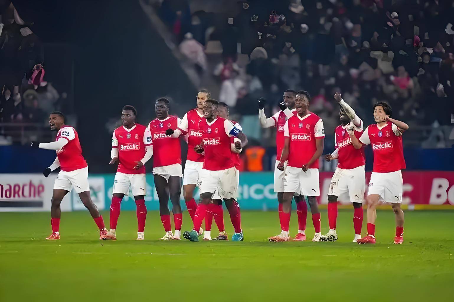 热刺主场不败,稳坐前列 热刺主场不败,稳坐前列