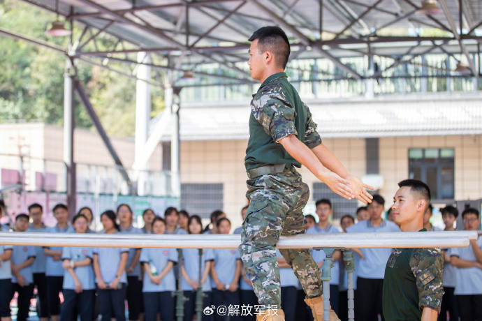 情绪高涨,队伍士气高昂赢得比赛 情绪高涨,队伍士气高昂赢得比赛