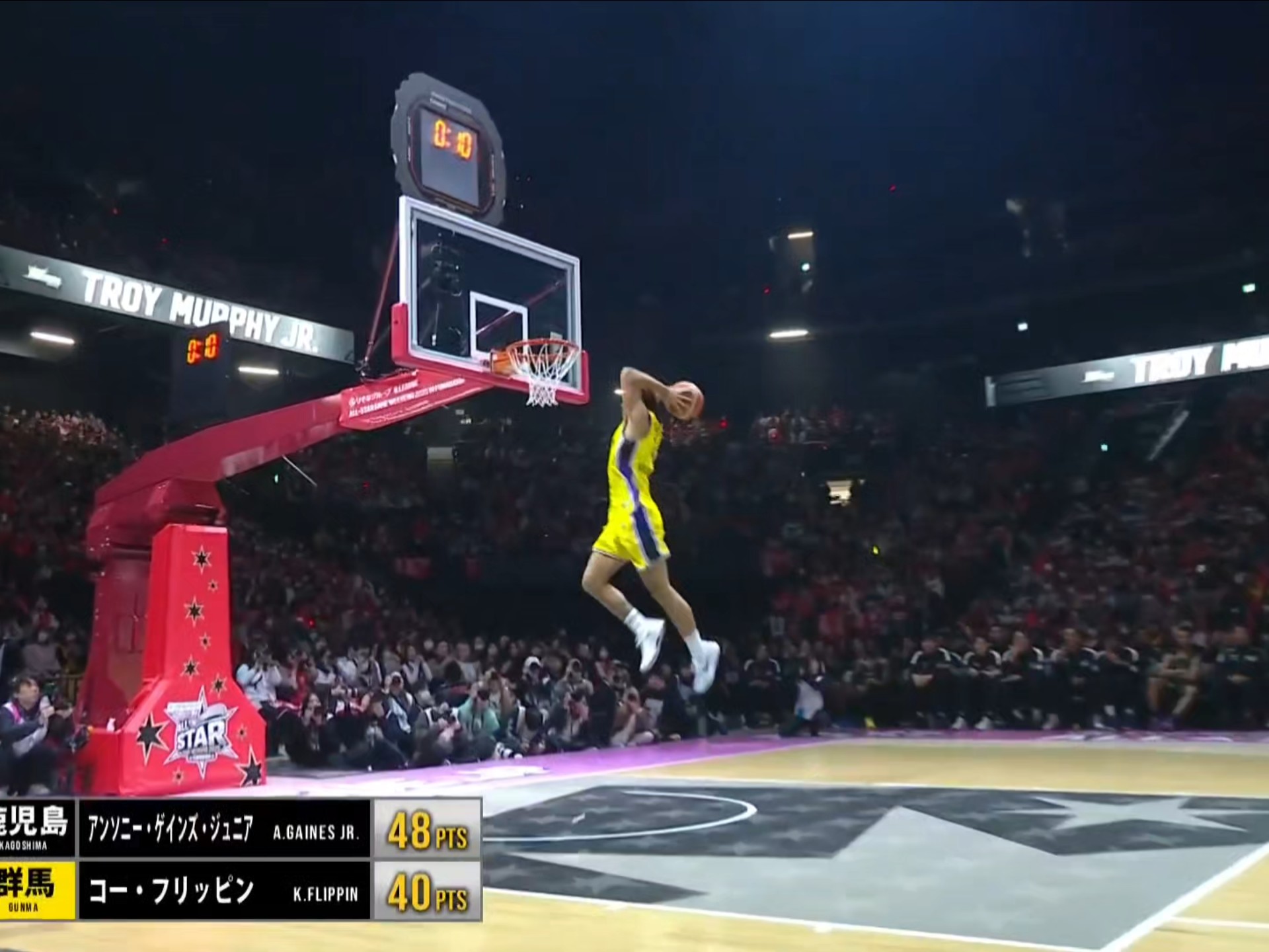 篮球赛事中的精彩瞬间让人惊叹 篮球赛事中的精彩瞬间让人惊叹