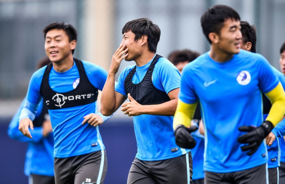 大连人士气高涨,迎战实力较强对手 大连人士气高涨,迎战实力较强对手