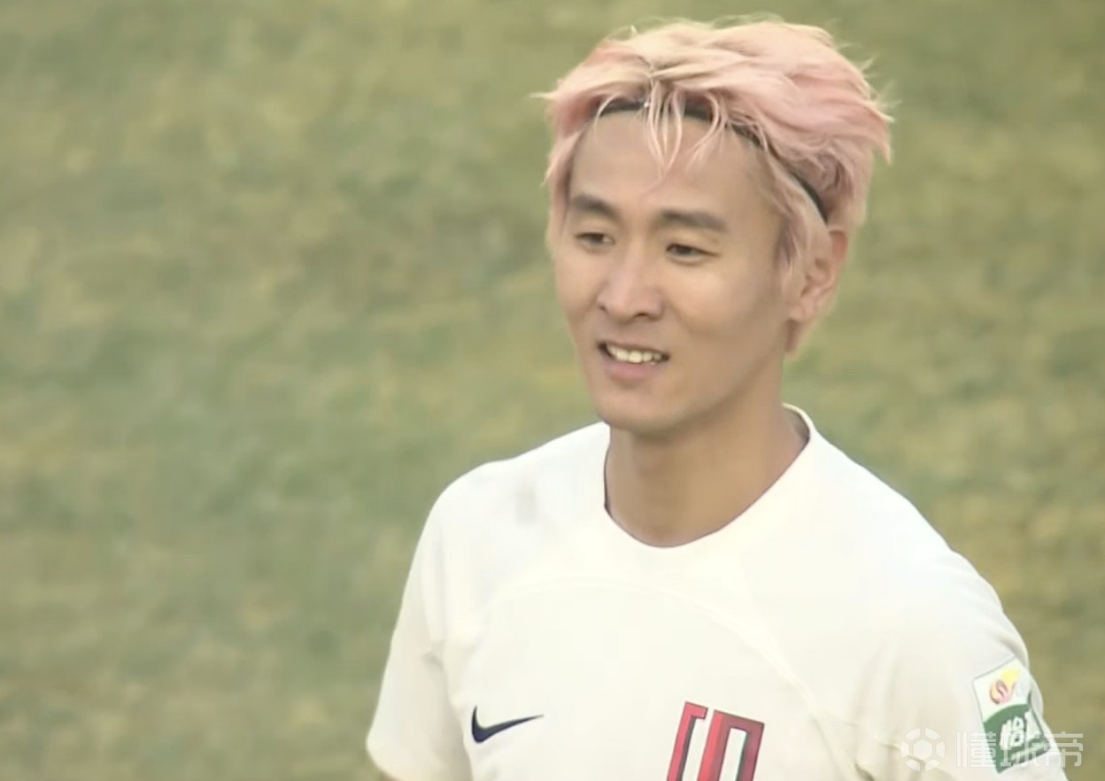 关键比赛中球员完成绝杀破门 关键比赛中球员完成绝杀破门