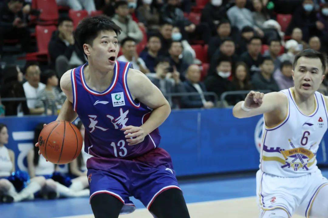 贵州男篮新赛季争议不断,备受关注 贵州男篮新赛季争议不断,备受关注