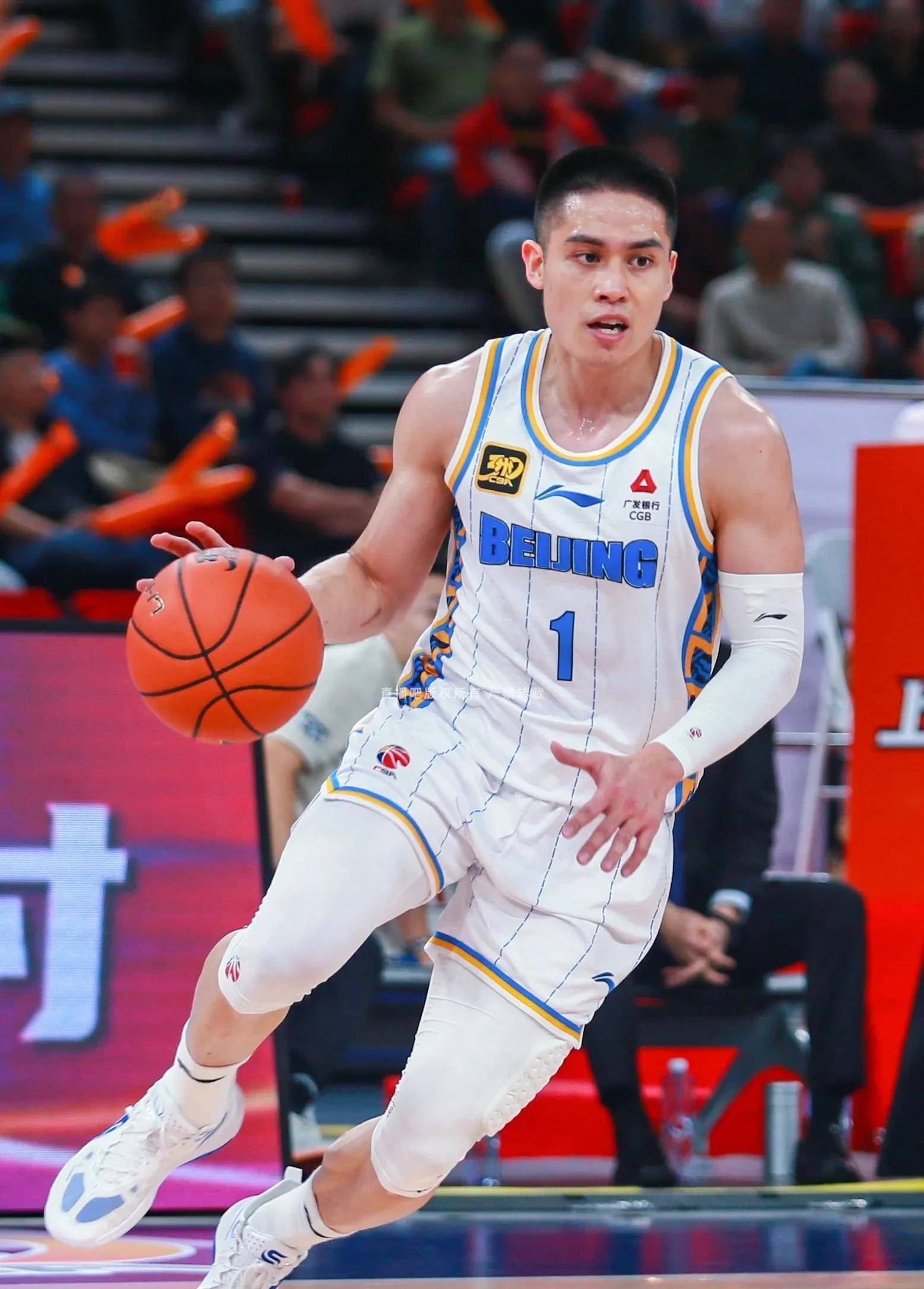 上海队员表现抢眼,高居得分王 上海队员表现抢眼,高居得分王