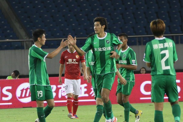 恒大主场大胜绿城,领先优势扩大 恒大主场大胜绿城,领先优势扩大