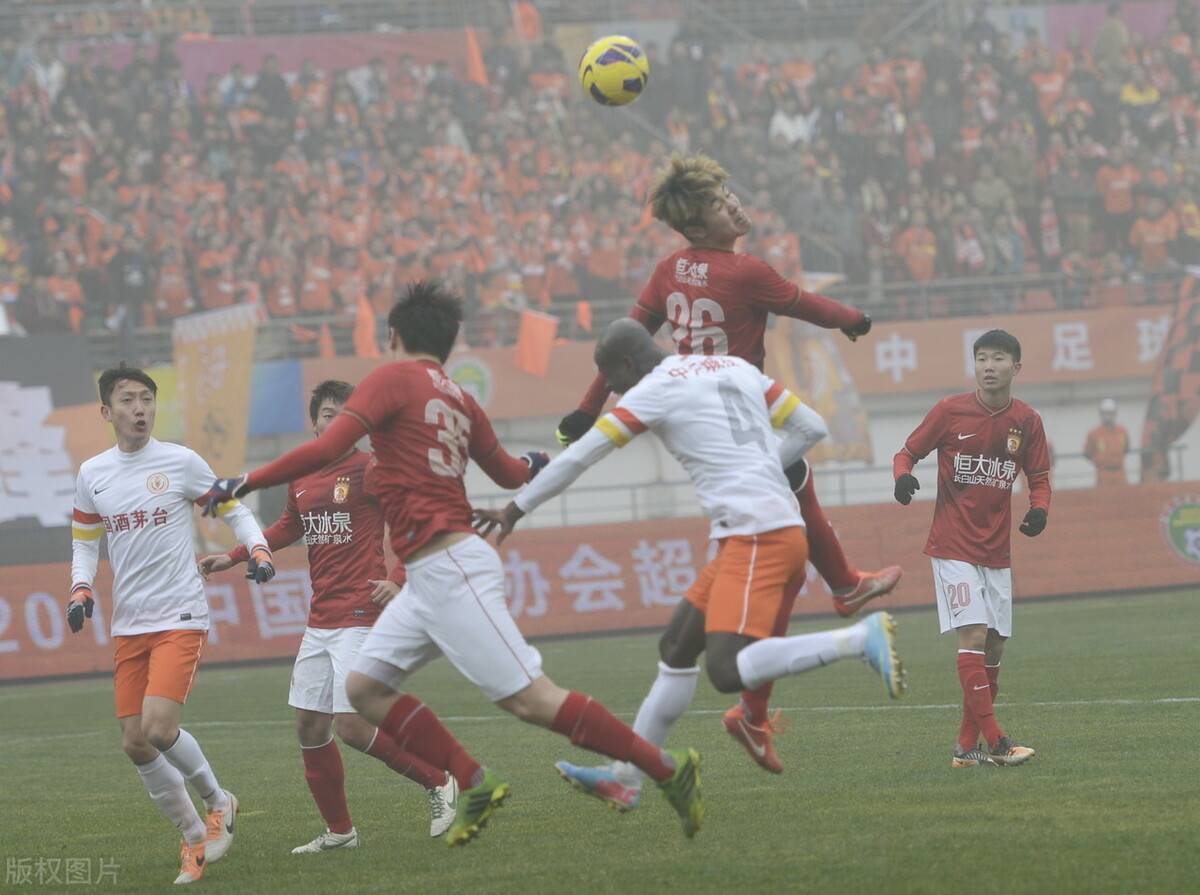 恒大主场大胜绿城,领先优势扩大 恒大主场大胜绿城,领先优势扩大