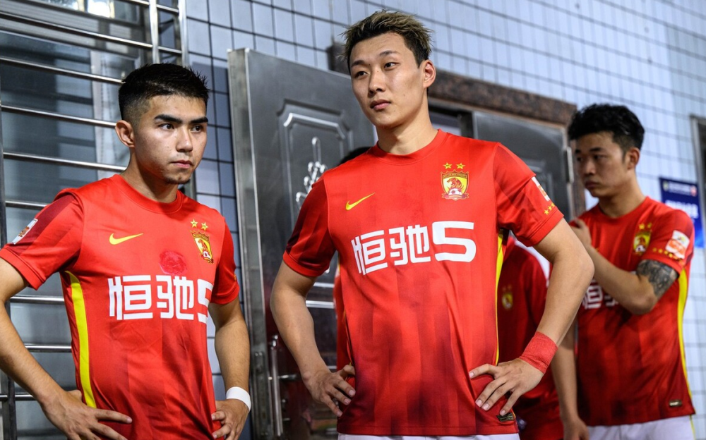 广州队发挥稳定,逐渐跻身前列强队行列 广州队发挥稳定,逐渐跻身前列强队行列