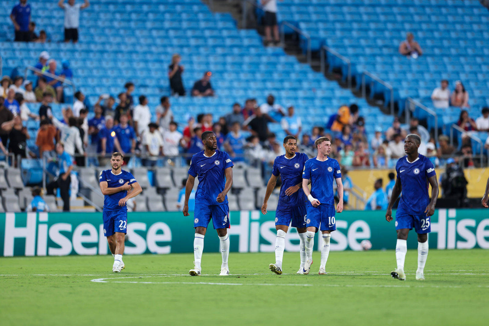 切尔西难挡风雨,艰难进入淘汰赛 切尔西难挡风雨,艰难进入淘汰赛