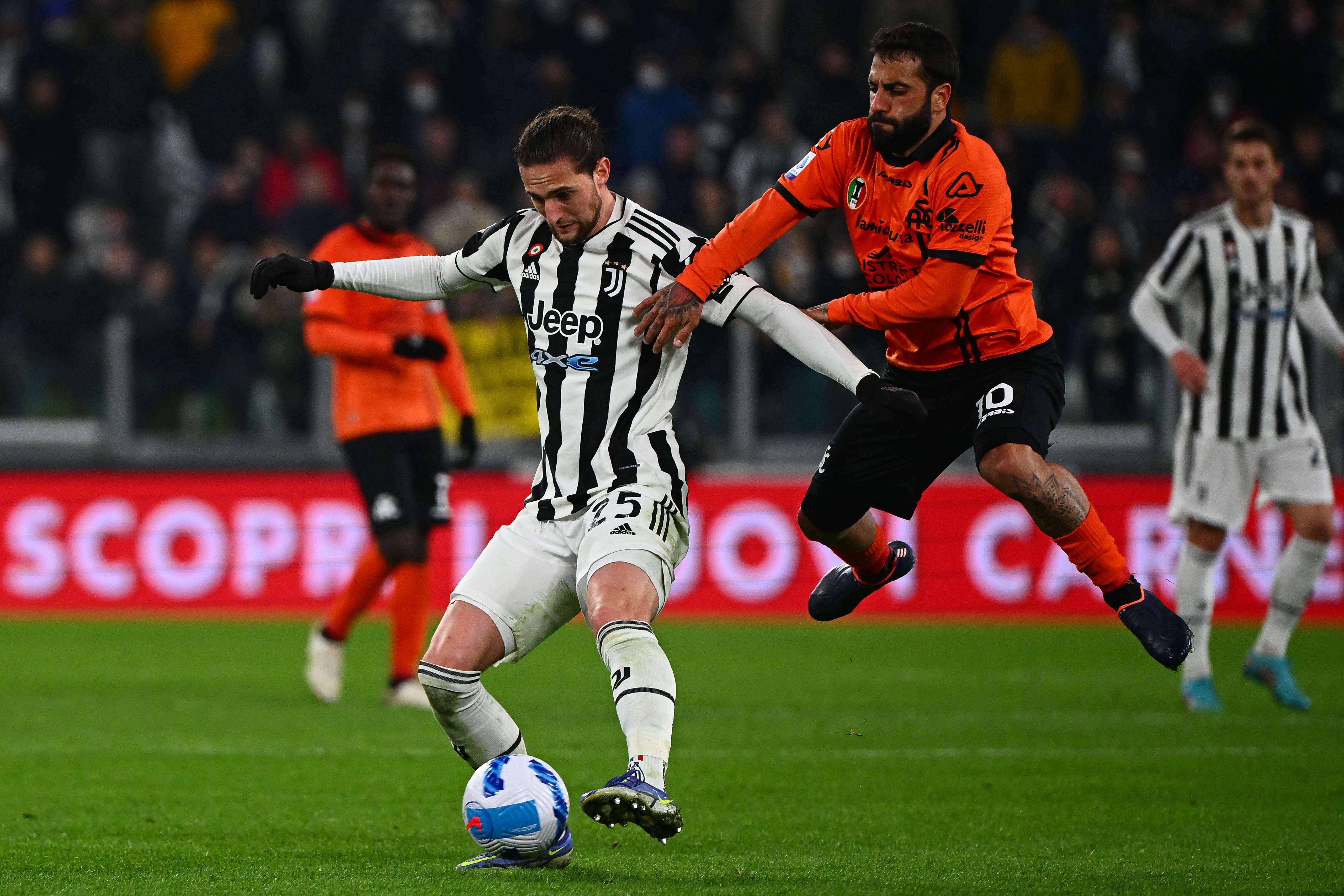 佛罗伦萨客场击败都灵,保持欧战席位 佛罗伦萨客场击败都灵,保持欧战席位