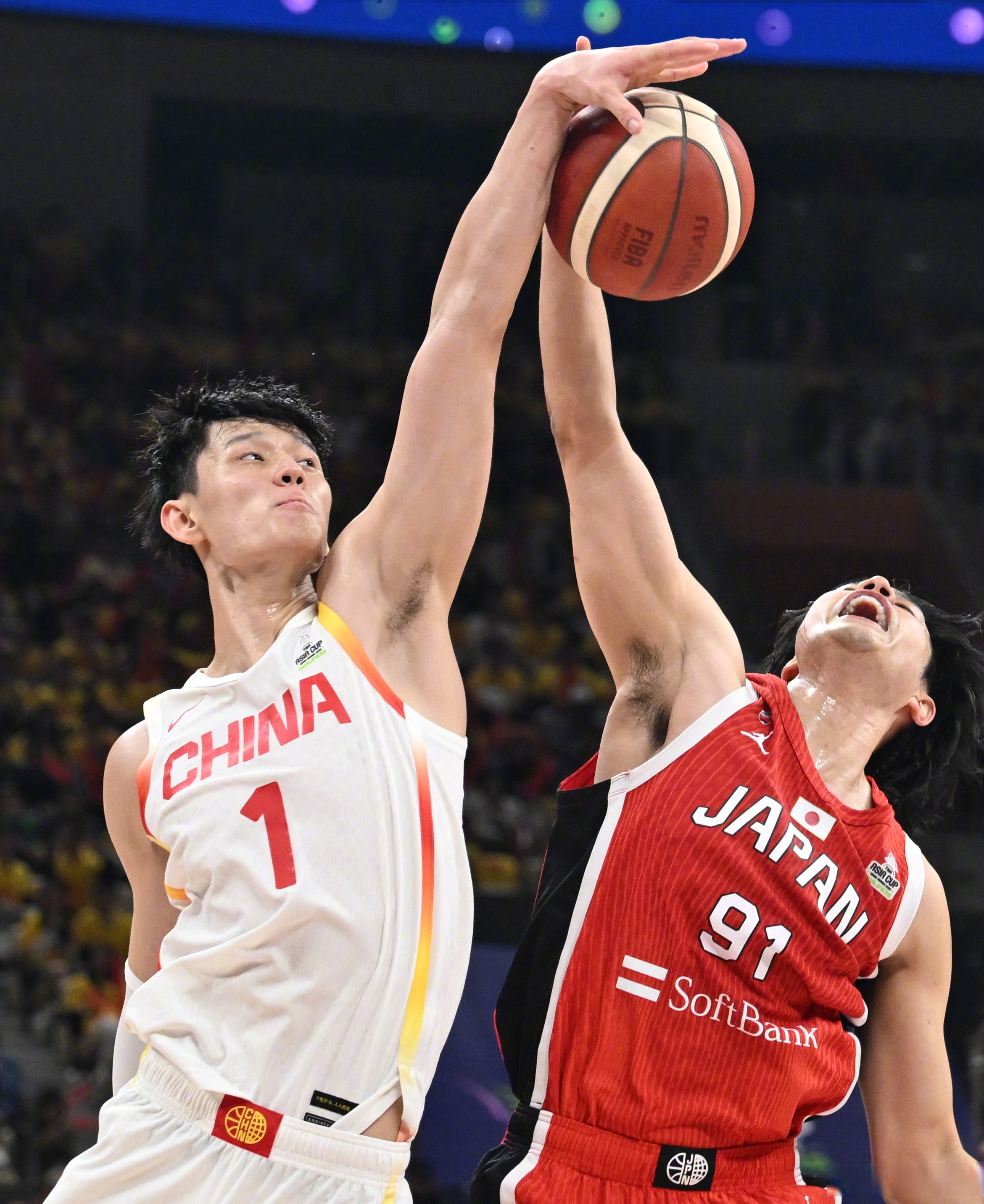 西藏男篮在比赛中全力拼搏,获得胜利 西藏男篮在比赛中全力拼搏,获得胜利