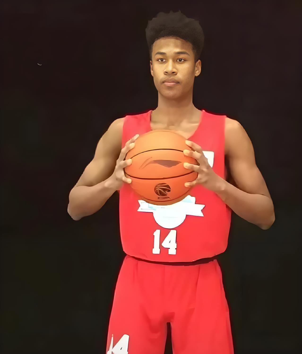 青年球员崭露头角,为球队带来希望 青年球员崭露头角,为球队带来希望