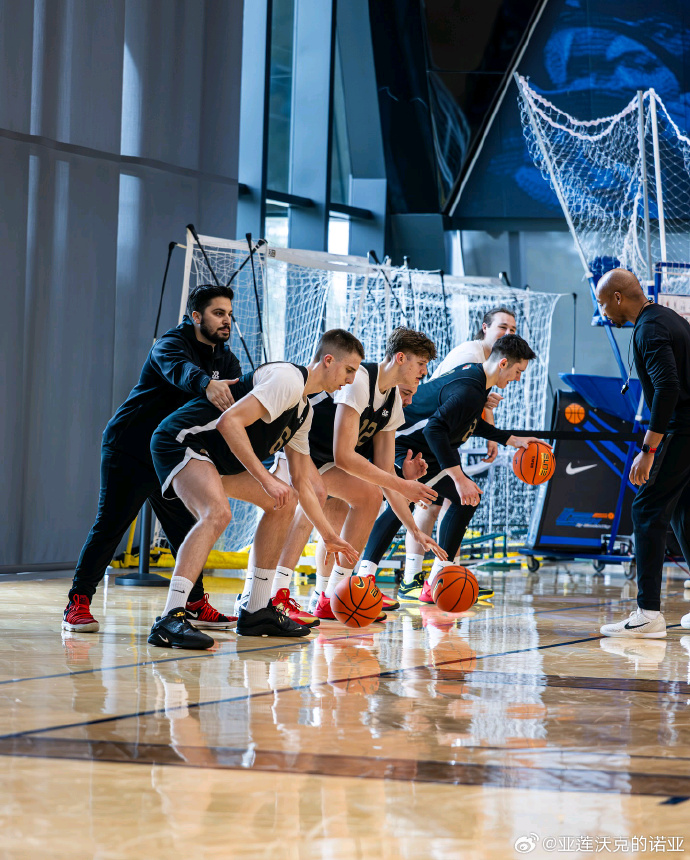 欧洲街头篮球盛行,青少年热情投入比赛 欧洲街头篮球盛行,青少年热情投入比赛