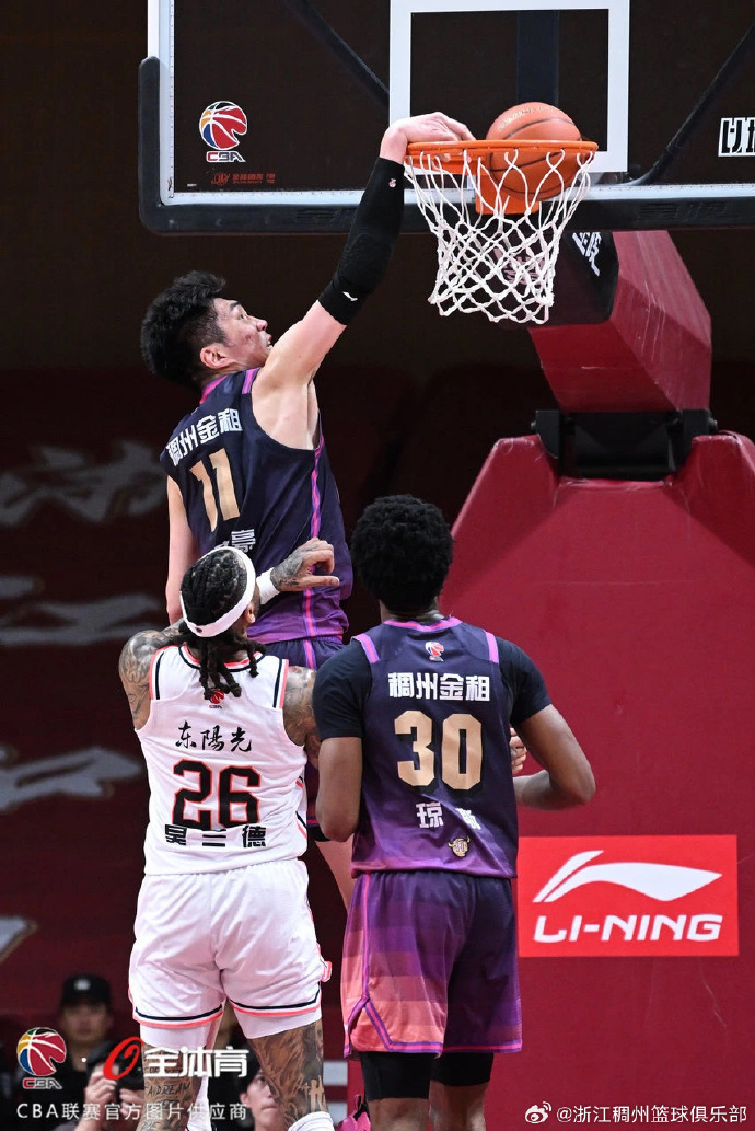 深圳男篮力克浙江队,喜迎胜利 深圳男篮力克浙江队,喜迎胜利