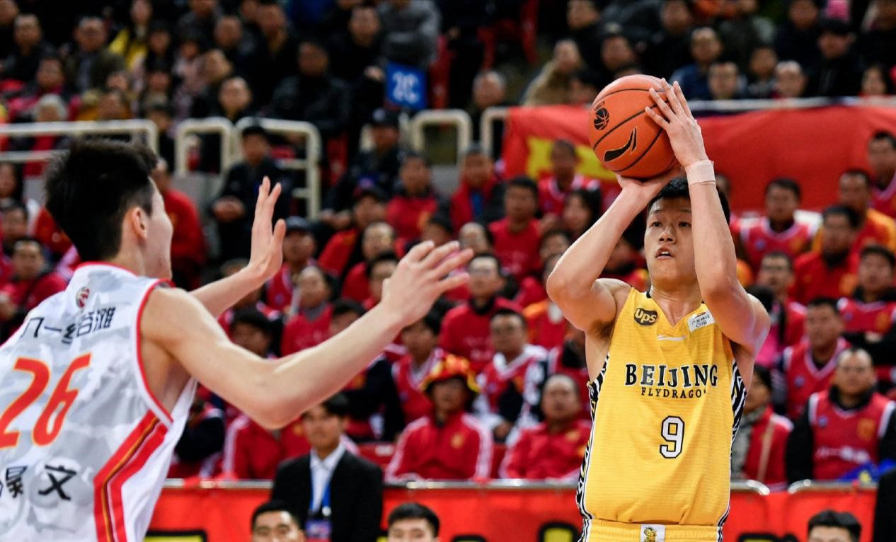 斯图加特球员发挥出色,横扫对手取得胜利 斯图加特球员发挥出色,横扫对手取得胜利