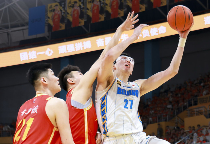 浙江男篮横扫四川,积累五连胜 浙江男篮横扫四川,积累五连胜